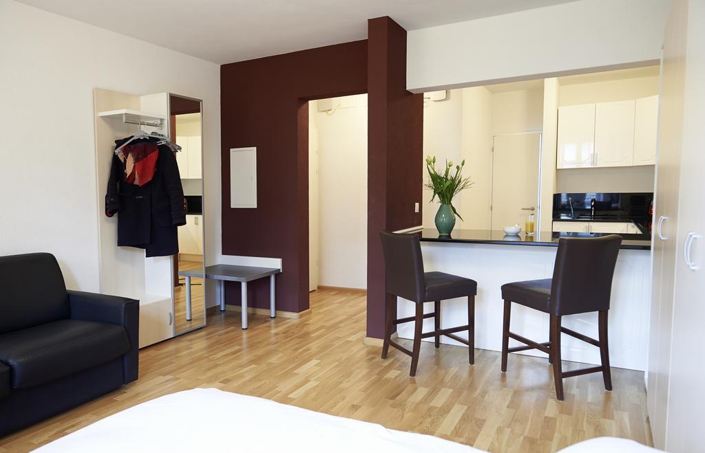 By Du Commerce Apartment *